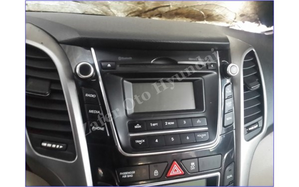 Hyundai i30 çıkma radyo teyp - zafer hyundai